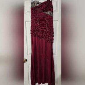 Kay Unger Long Strapless Gown With Ruching & Beading Burgundy Size 10